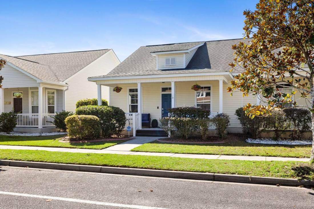 Cottage on a quiet Bluffton Park street